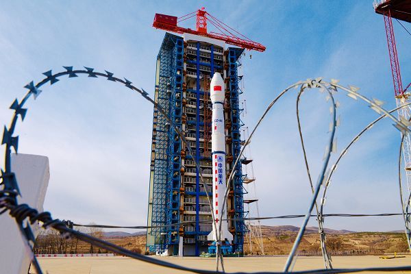 长征四号丙运载火箭是一款常温液体三级运载火箭,具备发射不同轨道