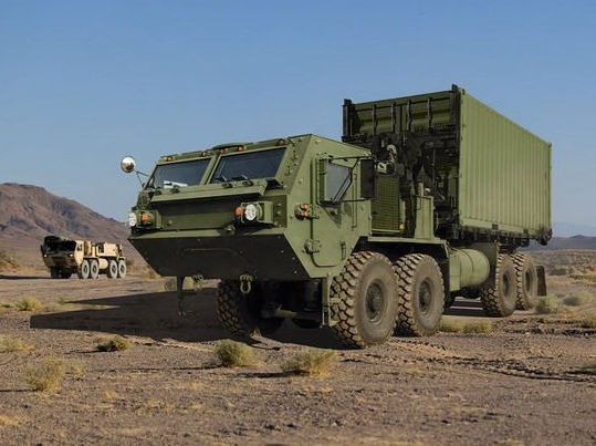 为何军用卡车车头是悬空的,车身有轮子不着地,这些原因少有人知