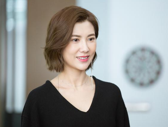 还记得插刀教始作俑者边潇潇吗如今38岁在家相夫教子很幸福