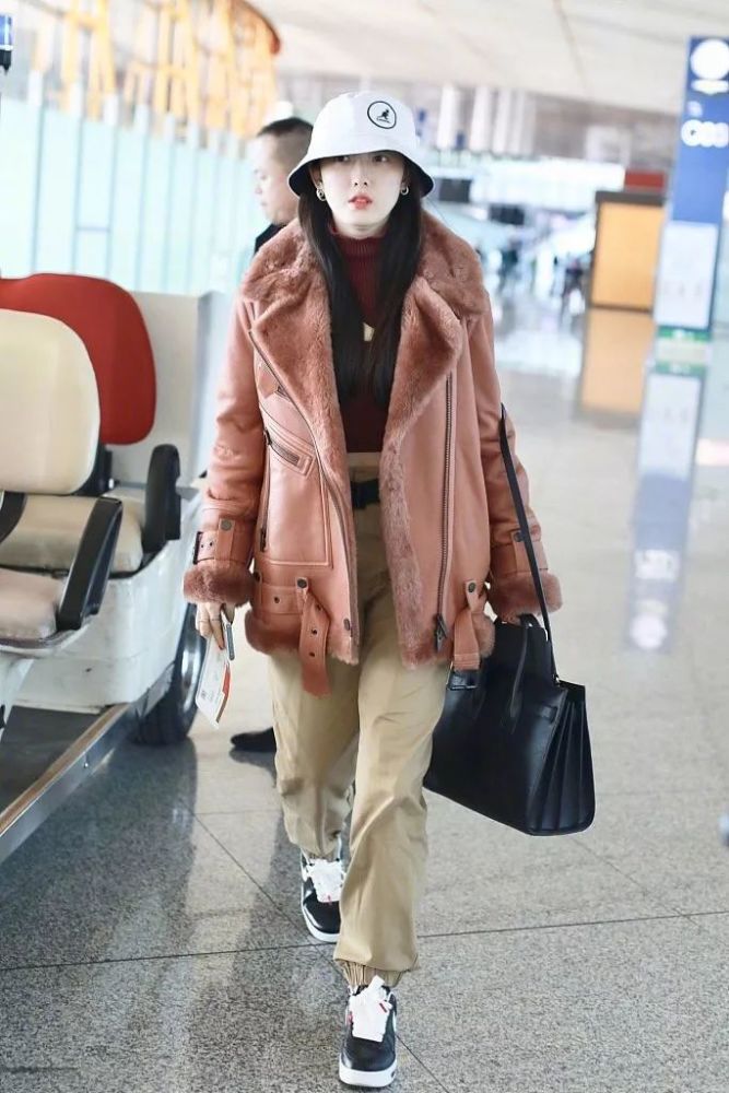 这种魔鬼拍摄角度都能hold住蒋梦婕颜值太抗打了冷白皮超绝