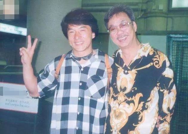 一毕业就回到了香港发展,回国后,吴彦祖很不适应,但他遇到了陈自强