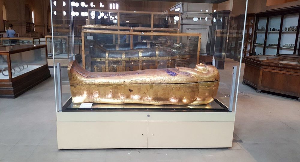 考古学家在埃及发现3具距今3500年石棺,覆盖有彩色壁画