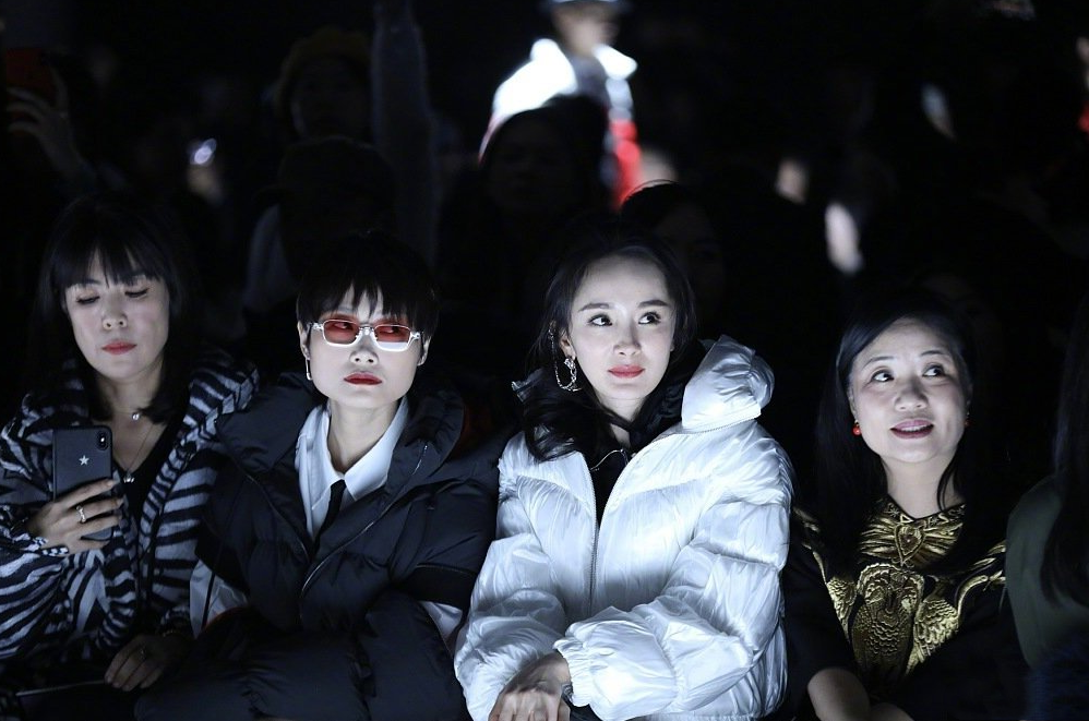 没刘海和有刘海区别多大?看完杨幂,再看看李宇春,就知道了