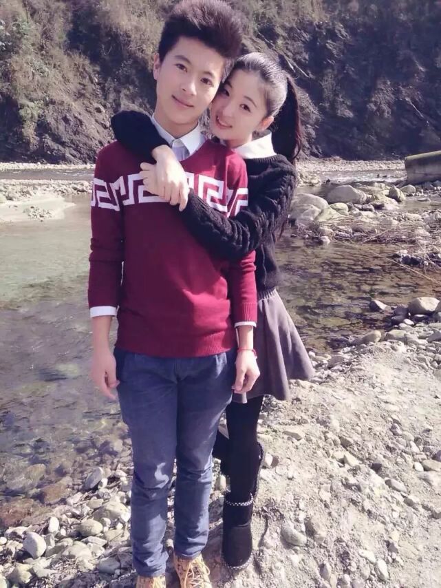 分别是两个班的班长,那个时候黄月和王光强