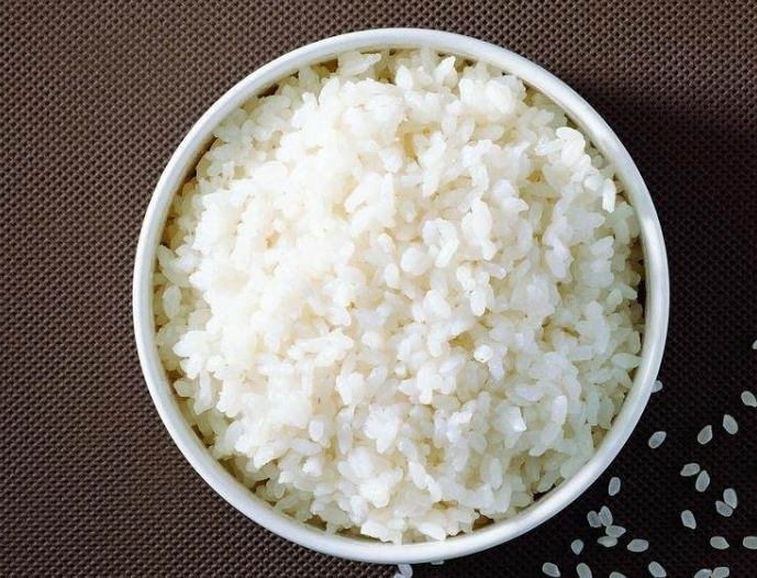 南方饭馆米饭不收费,为何大气的北方饭不可以到,反而收主食费?