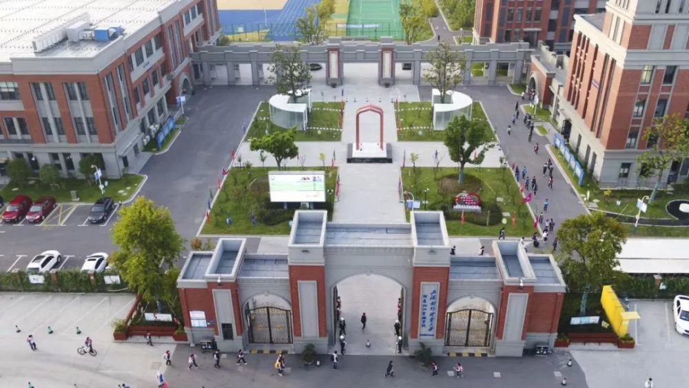 今年是王盟到上经贸大附校从事体育教学工作的第五个年头,他是和这所