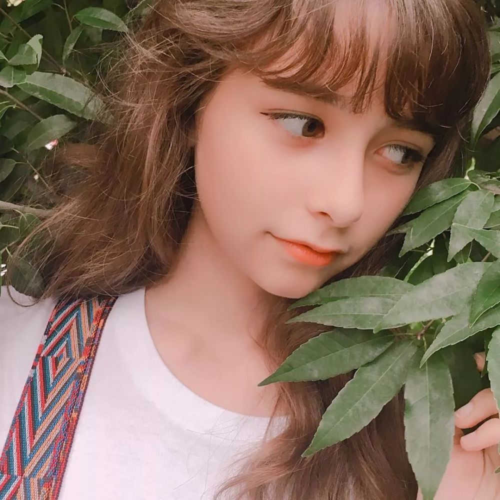 所以,她一混就混了5国,完美融合这个5个国家的长相优点.因为实在.