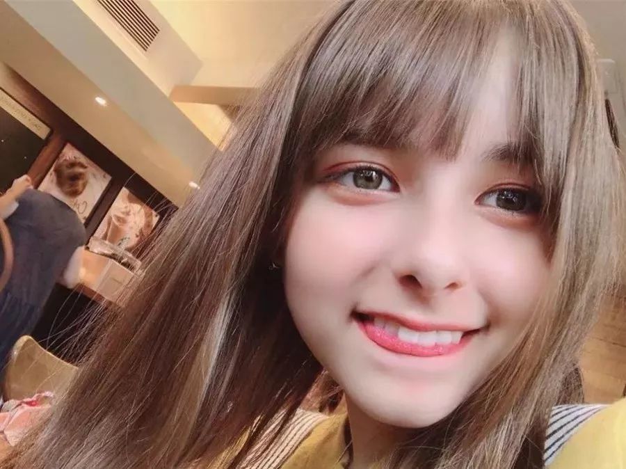 15岁的她五国混血岚莉菜颜值逆天