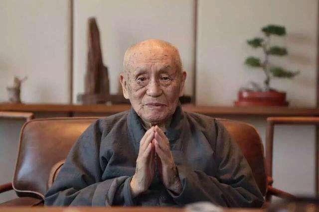 但是一休在日本的历史记载中,是一个相当风流的老和尚,他十分喜欢女色