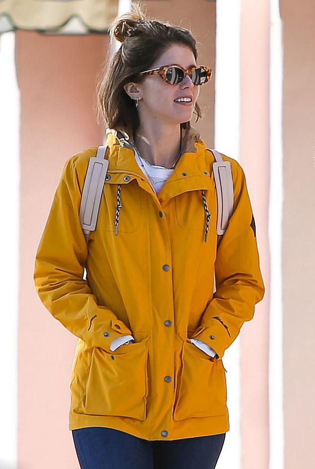 施瓦辛格女儿穿搭太低调了苹果头短发很时髦彰显活力又俏皮