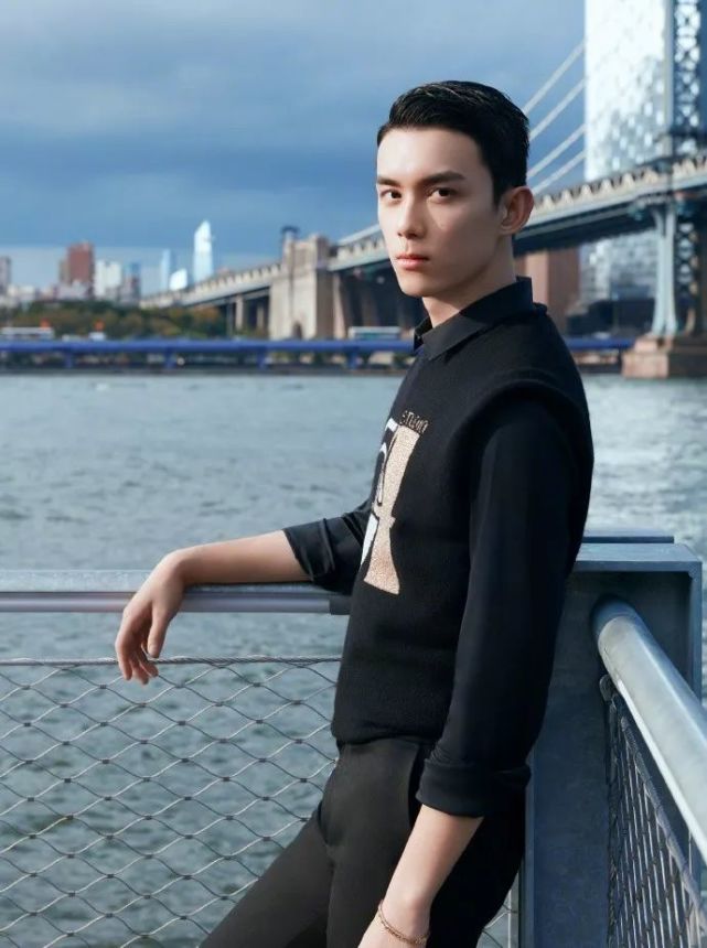 吴磊37侧分发型好帅呀