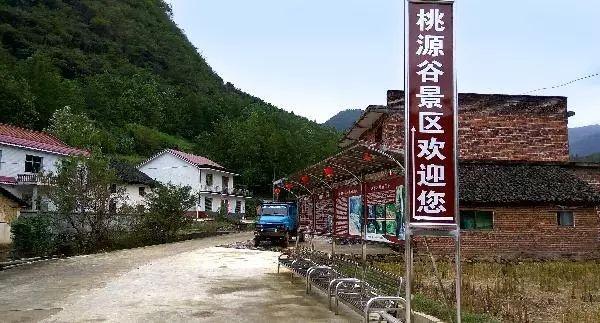 攸县鸾山有个叫桃源的地方景色宜人有树龄达500年的古枫杨林