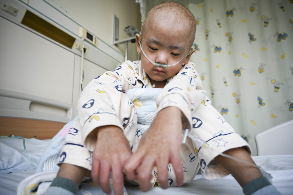 孩子因妈妈基因问题患病男子上吊逼迫媳妇离婚我要另娶生子