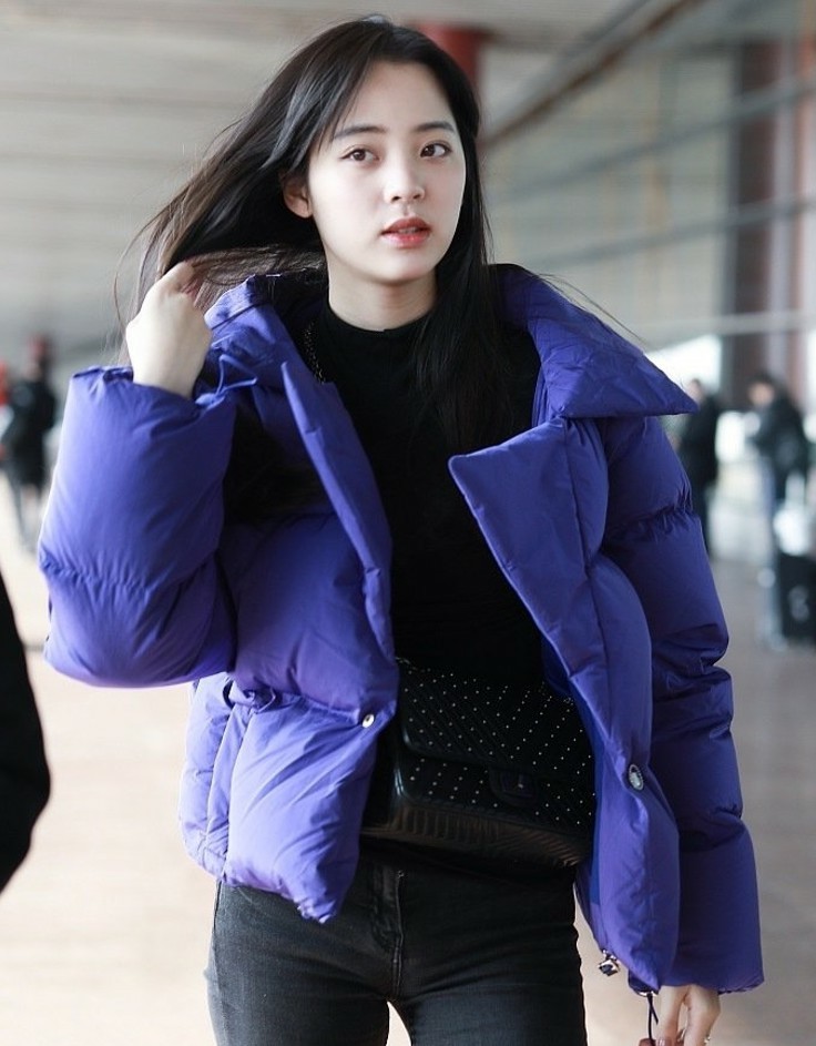 欧阳娜娜3万多的香奈儿没白买胖成200斤依旧美成初恋脸