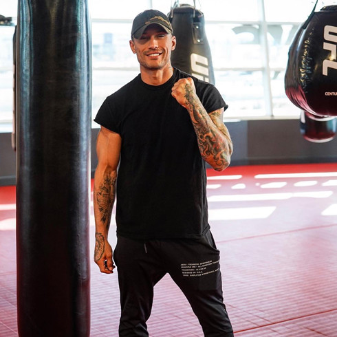 一个爱喝酒的油腻大叔到徒手训练大神这一切因儿子出生而改变