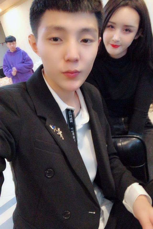 的一名网红今年9月和老公高迪举办了盛大的结婚仪式近日黑暗大美怀孕