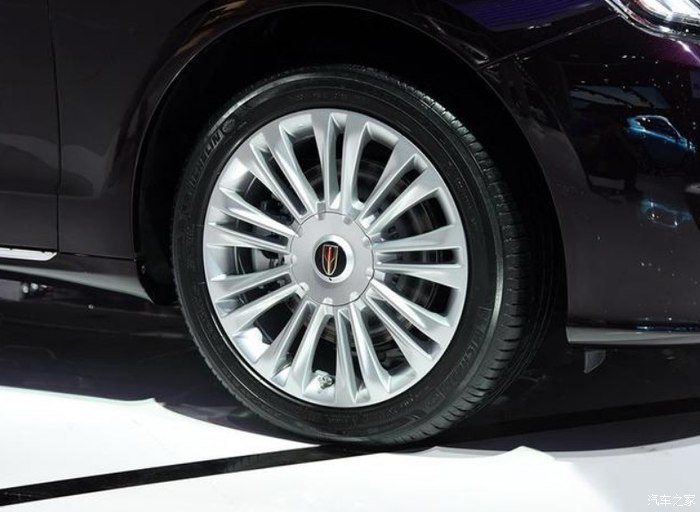 超便宜六缸轿车,颜值帅气,配置出色,动力强悍!