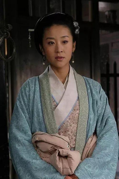 何冰低调演戏,郭达跑去演话剧,《大宋提刑官》谁的发展最好?_腾讯新闻
