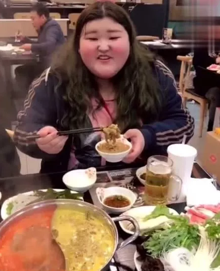 打开腾讯                     吃饭时狼吞虎咽 当你们开放时人刚