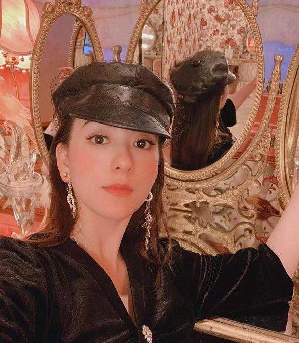 方媛|天王嫂方媛晒照自封“上班族”，却被嘲实为全职太太，她怒极回怼