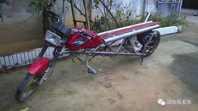 男子进行警示教育并依法处罚500元,对非法改装摩托车进行强制报废处理