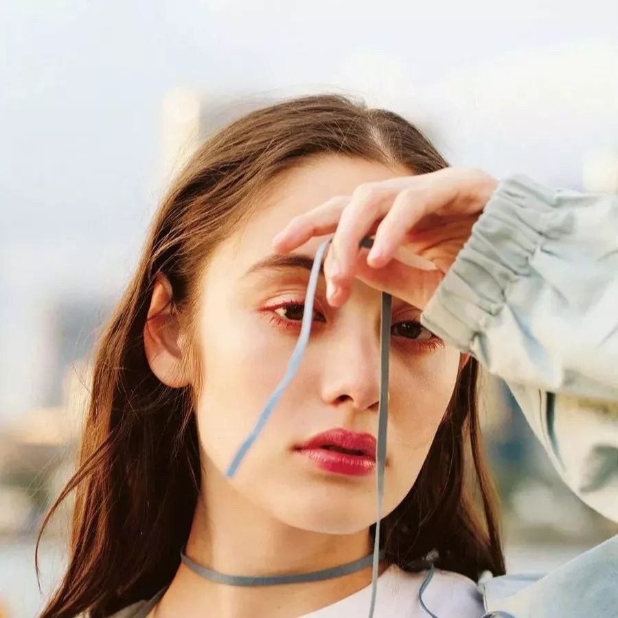 被称藤井莉娜接班人,这位"厌世脸"鼻祖,美得好不真实!