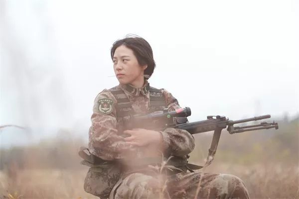 功夫不负有心人最终,在狙击手考核比武中沈梦可的子弹如同长了眼睛