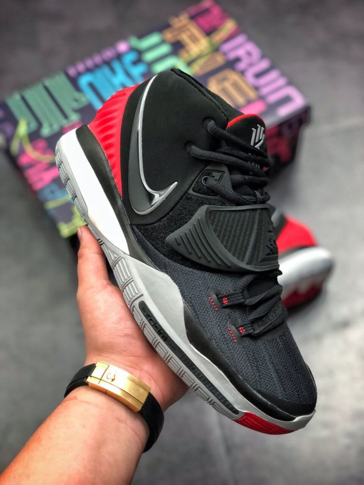 黑水泥主题配色登场!kyrie 6代"黑红"开箱细节测评