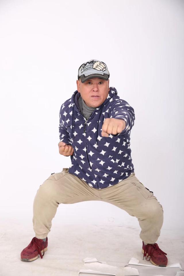 里合腿大师田野要当影视明星了欲主演传武大师进军影视界