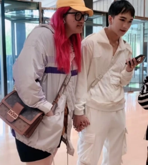 赤木刚宪称上学时收情书到手软看到她18岁的照片韩美娟真有福气