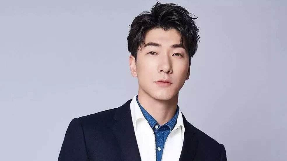 张亮自曝离婚后仅一天,微博就开始发广告,网友:亮哥你心咋这么大?