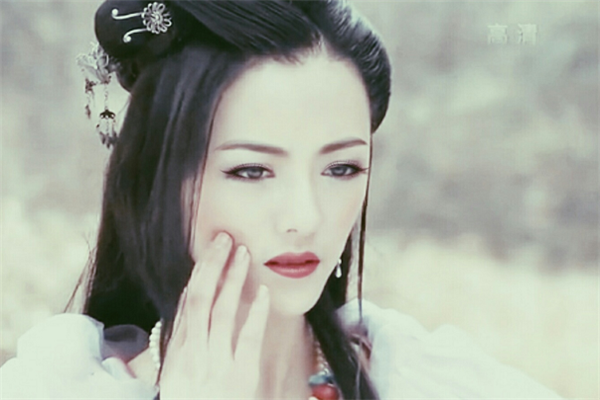 《活佛济公》里的仇天鹅终于亮相了,身穿军衣,美到不敢认