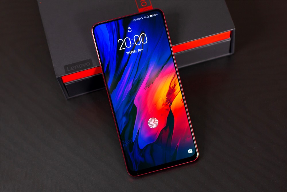 相信大家也可以看得出来,我们今天要和大家说的手机产品是联想z5progt