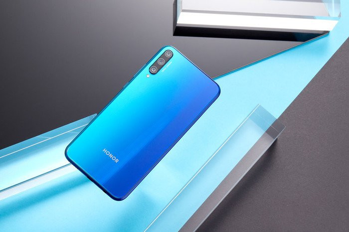 来自荣耀的价格战:麒麟710f 4800万像素 4000毫安,仅889