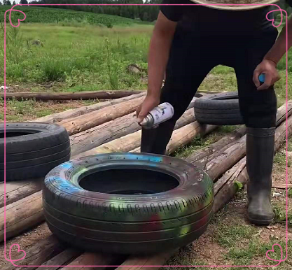 手艺人用旧轮胎做"吊椅",起初以为是闹着玩,最后:卖给我可好