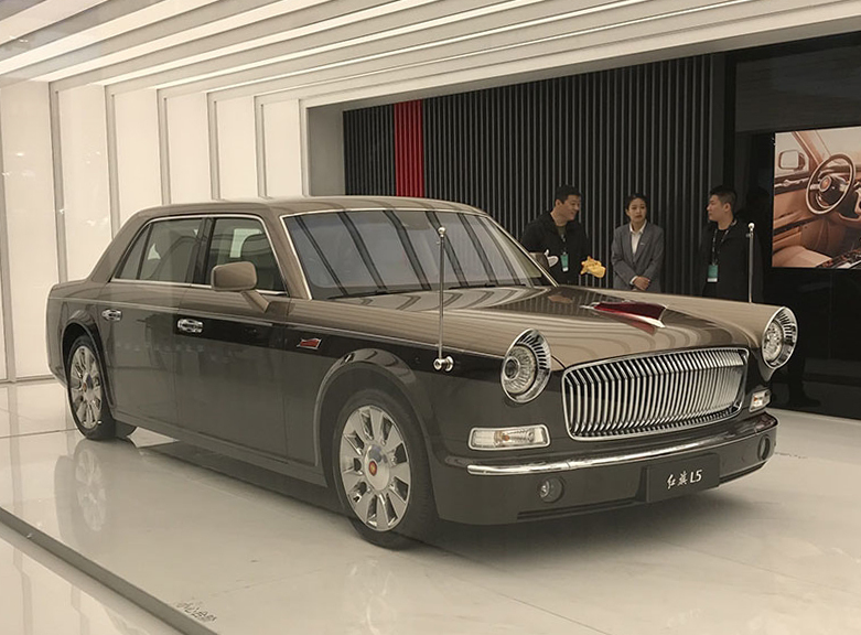 双色红旗豪华车金葵花车标仪表盘放右边不怕超速