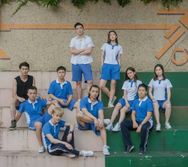 黄冈泾河学校天价校服2420元上热搜家长表示西安最贵