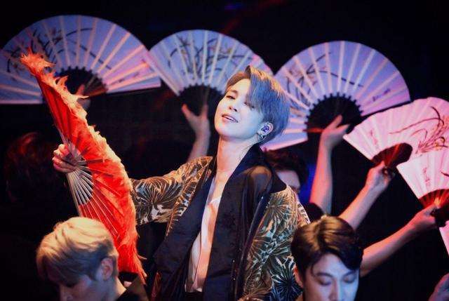 表演扇子舞的6个男星,刘也霸气外露,宋继扬仙气飘飘,他最让人惊艳!