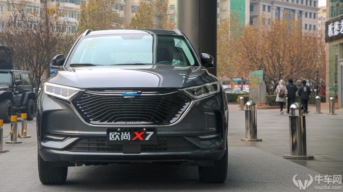 售价7.77万起 长安欧尚x7在人民大会堂上市