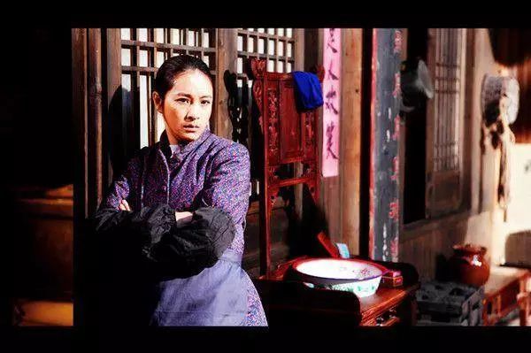 年之后,她接了一部真正"扮相"不好的角色,那就是《搭错车》里的佟燕了