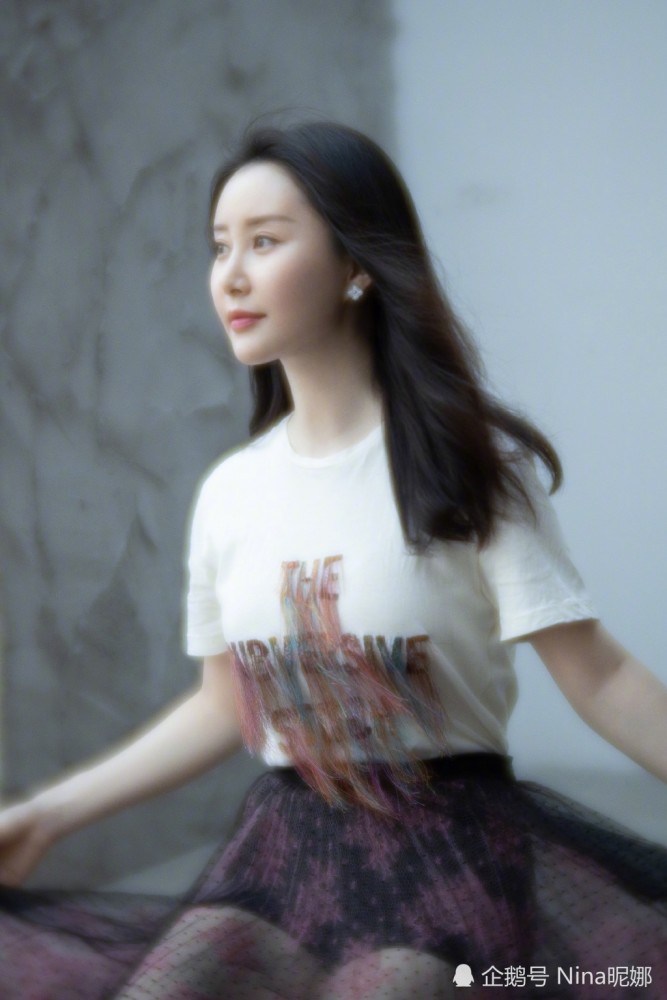 舒畅生日照"好开放",罕见透视裙嫩如少女,出道27年32岁像18岁