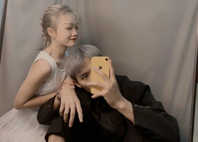 梁小友成了网红还找了男朋友与韩安冉的待遇却不同被批不像乡下孩子