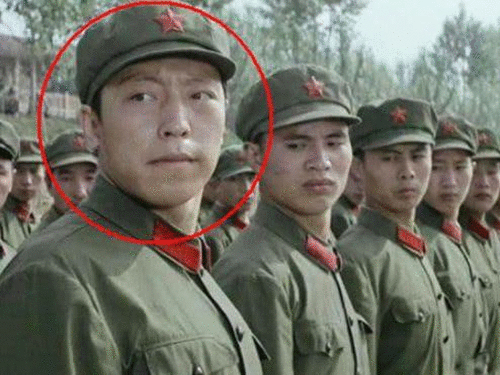 有种"意外"叫年轻时候的苏大强,身穿威严军装,简直帅到不敢认