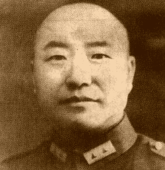 第35军下辖董其武第101师,孙兰峰新编31师,袁庆荣新编31师,傅作义同时