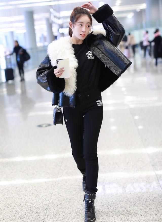 比例匀称似有九头身,一点不输老板杨幂