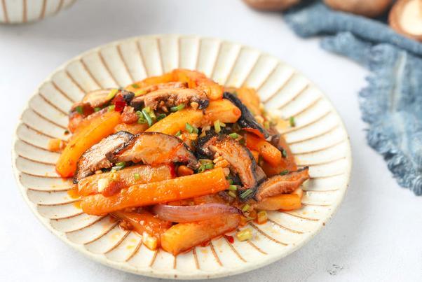 一道素菜却比肉香 2种常见食材一起炒 味鲜又下饭 腾讯新闻