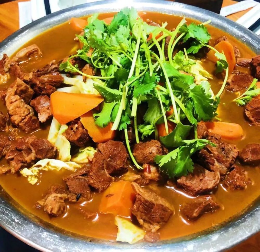 冬天吃羊肉教你红焖羊肉的家常做法