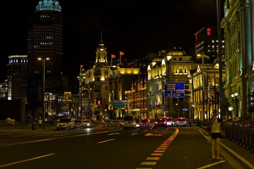 老上海街道夜景图片