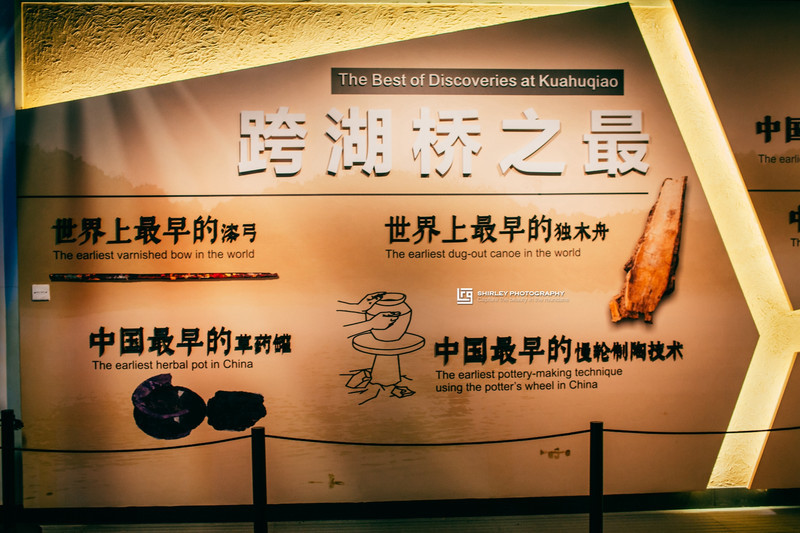 跨湖桥遗址博物馆建在跨湖桥遗址上,属"原址原建".