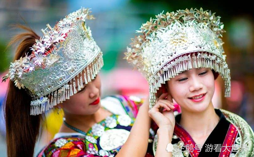 苗族姑娘递的“毛巾”,千万别接,导游:可不是给你擦汗的!